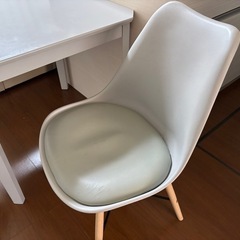 ニトリのテーブルとイス
の画像