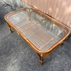 ラタンテーブルの画像