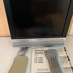 シャープAQUOS小さな2006年製テレビの画像