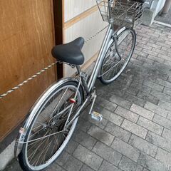 リサイクルショップどりーむ荒田店　No515 自転車　シティサイクル　２６インチ　オートライト付き　チェーンカバー無し(´;ω;｀)　走行は問題ありませんの画像