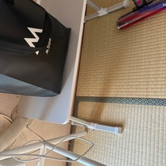 ベッド用テーブル の画像