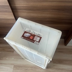 衣装ケースの画像