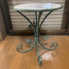 天然大理石テーブルの画像