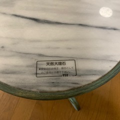 天然大理石テーブルの画像