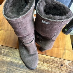 Koalabi.シープスキンヒールブーツの画像