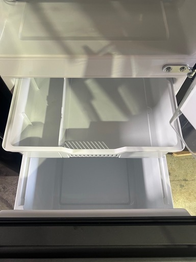 【ご成約】
032★2024年製★極上美品 ★Hisense e angle 135L 大容量ドアポケット 2ドア冷蔵庫【HR-D13