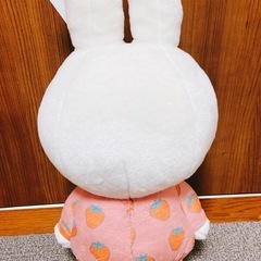 ミッフィーぬいぐるみ（いちごのワンピース）の画像