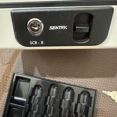 SENTRY SCB-8 キャッシュボックス 金庫　手提げ金庫の画像