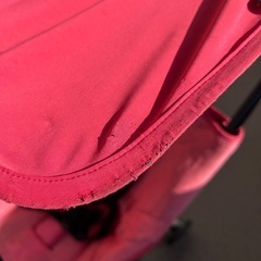 Goodbaby POCKIT ピンク折りたたみ式ベビーカーの画像