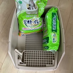 猫のトイレ、ベッドの画像