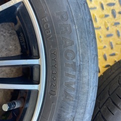 軽自動車アルミホイールとタイヤの画像