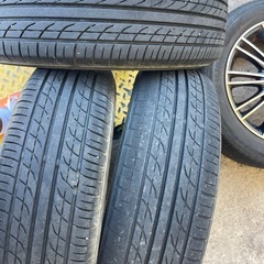 軽自動車アルミホイールとタイヤの画像