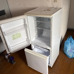 シャープ冷蔵庫の画像