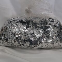 紙吹雪　コンフェッティ　キラキラシルバー　10ｍｍｘ10ｍｍ　約4kg　お祝い　祝福　パーティー　イベント　劇　結婚式　マジック　発表会の画像