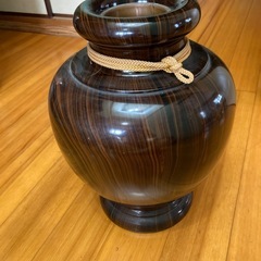 紫檀の花瓶の画像