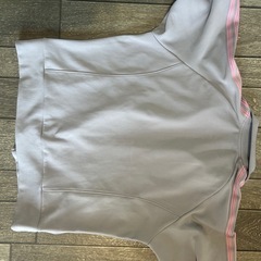 adidasグレージャージストライプの画像