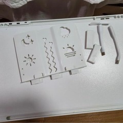組み立て可能なベッドの上の机の画像