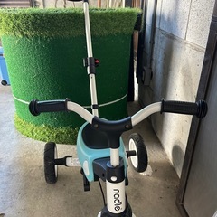 子供用三輪車の画像
