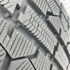 【秋割】中古スタッドレスタイヤ4本セット　225/45R 18
の画像
