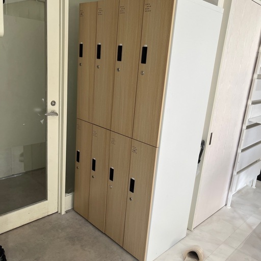 【まもなく掲載終了】業務用ロッカー　ゆっくり自動で閉まって安全