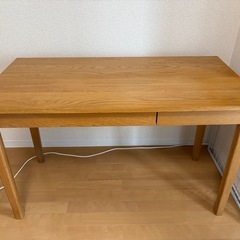 無印良品の木製デスクの画像