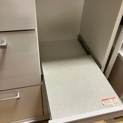 お譲りします‼️白いおしゃれな食器棚の画像