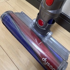 ダイソン v7 コードレス掃除機 バッテリー・ノズル交換済み Dyson　の画像