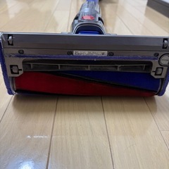ダイソン v7 コードレス掃除機 バッテリー・ノズル交換済み Dyson　の画像