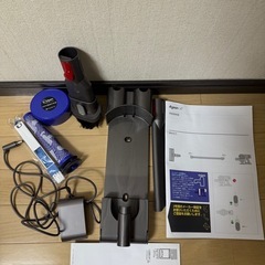 ダイソン v7 コードレス掃除機 バッテリー・ノズル交換済み Dyson　の画像