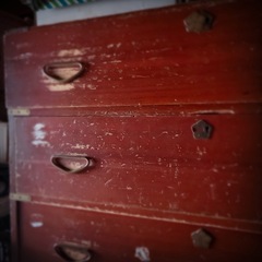古くて可愛いタンス
の画像
