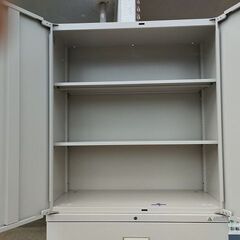 オカムラ　上３段両開き扉下４段ラテラル書庫　幅800『中古良品、小傷あり』の画像