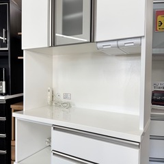 【美品‼️】ニトリ 90cm幅キッチンボード 食器棚 収納家具 鏡面仕上げホワイト♪の画像