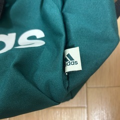 adidasリュックの画像