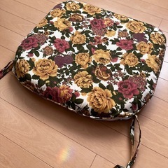 【中古品】紐つきクッションの画像