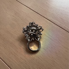 【中古品】ピンバッジ　眼鏡ホルダーの画像