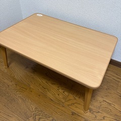 折りたたみ式テーブルの画像