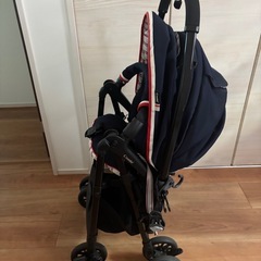 新生児から使えるcombi折り畳み可ベビーカーの画像