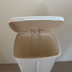 ゴミ箱の画像