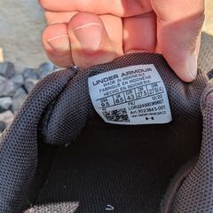 アンダーアーマー　スニーカーの画像