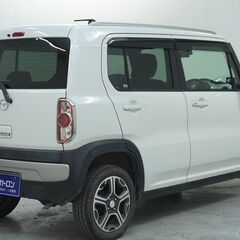ハイブリッド軽自動車！ブラックの内装でインパネにホワイトを差し色！の画像
