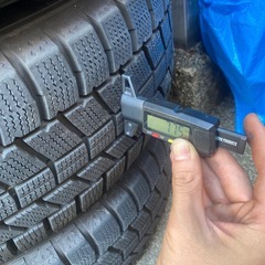 195/65r15 プリウス30、50用29週2023年製スタッドレスタイヤとホイール4本の画像