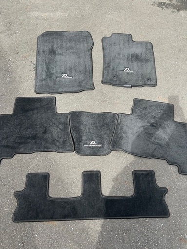 ランドクルーザープラド　150後期　
フロアマット　70周年特別仕様車