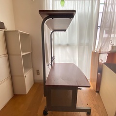 【値下げ0円】コーナン　パソコンデスク（ロータイプブラウン）コンセント付の画像