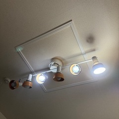 照明　6連シーリングライト　木製の画像