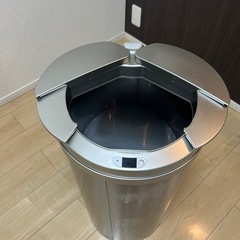 自動開閉センサー付きゴミ箱の画像