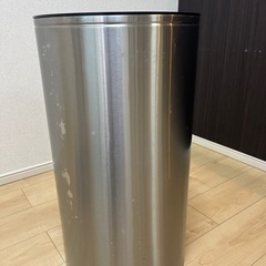 自動開閉センサー付きゴミ箱の画像