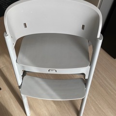 （受渡者決定）ヤトミの「NOVUS（ノウス）ベビーハイチェア」の画像