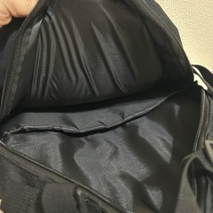 黒いリュックの画像