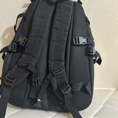黒いリュックの画像