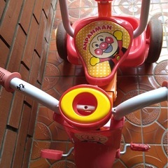 アンパンマン 手押し棒付き三輪車　の画像